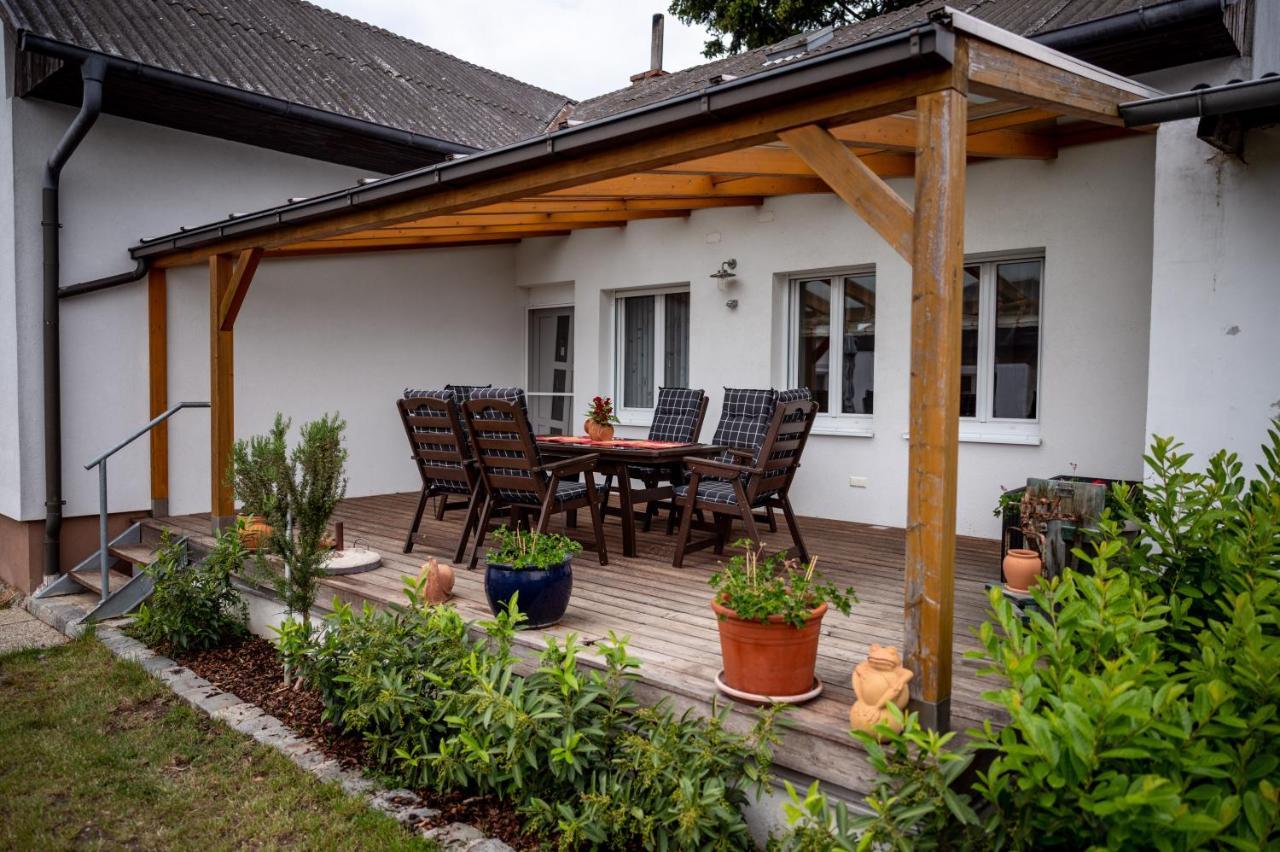 Winzerferienhaus Schueller Пурбах-ам-Нойзидлер-Зе Экстерьер фото